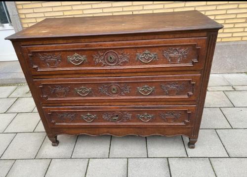 Oak chest before